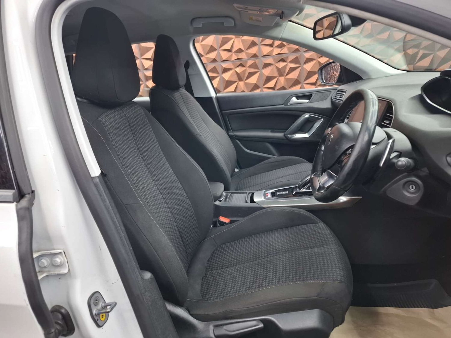 Used Peugeot 308 2018 for sale - 77151192: Photo 7