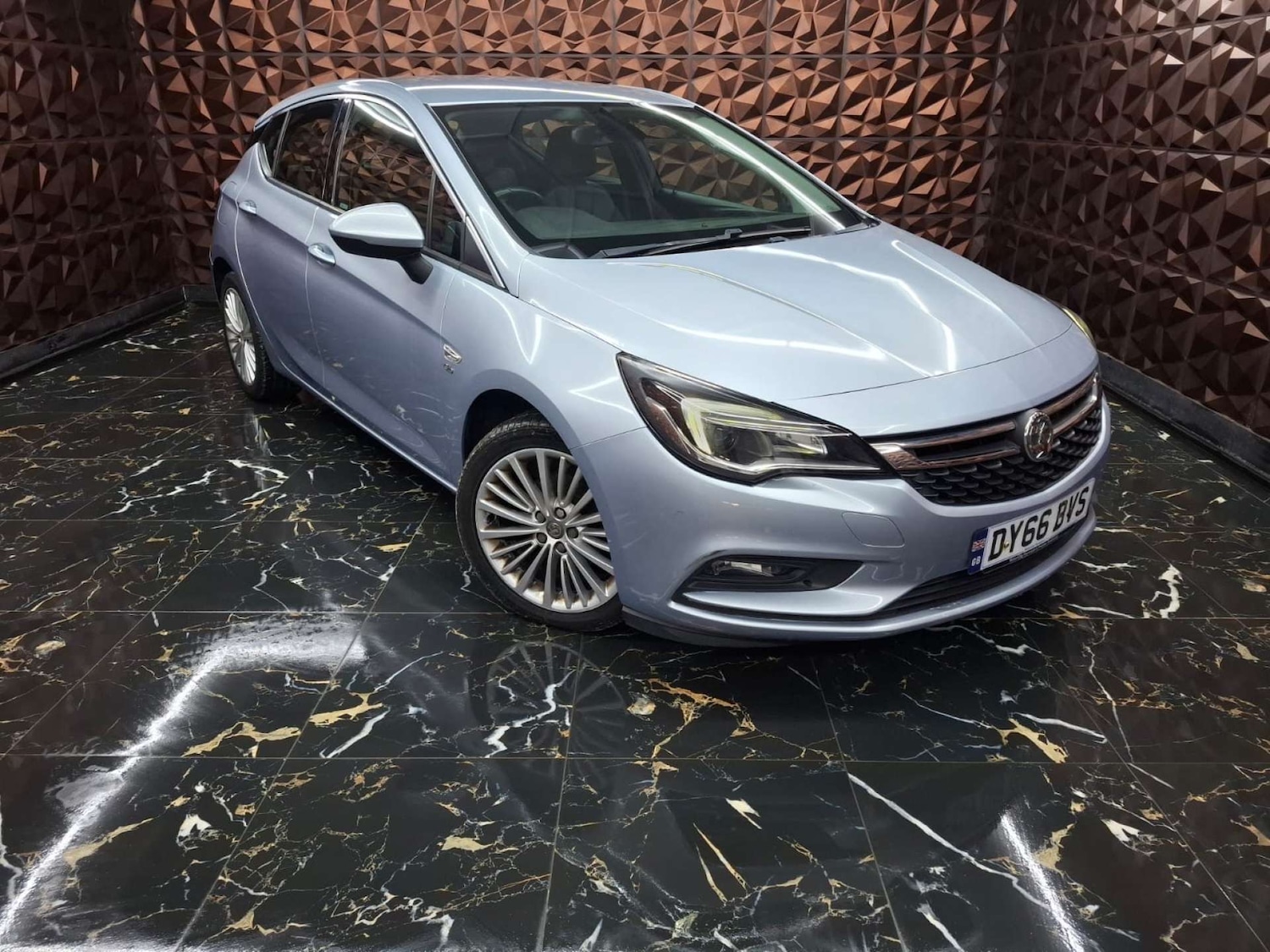 Used Vauxhall Astra 2016 for sale - 77151140: Photo 2