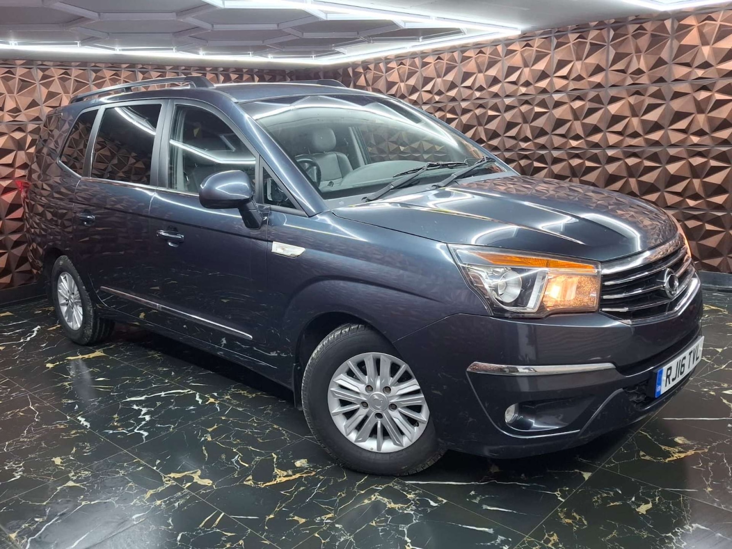 Used Ssangyong Turismo 2016 for sale - 77151126: Photo 5