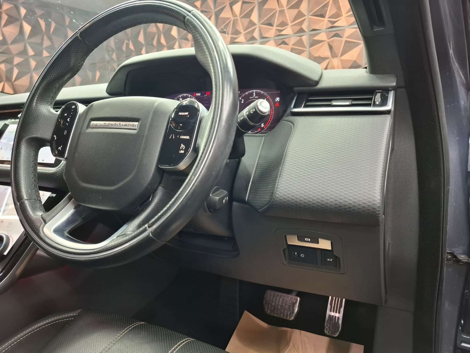 Used Land Rover Range Rover Velar 2018 for sale - 77151184: Photo 13