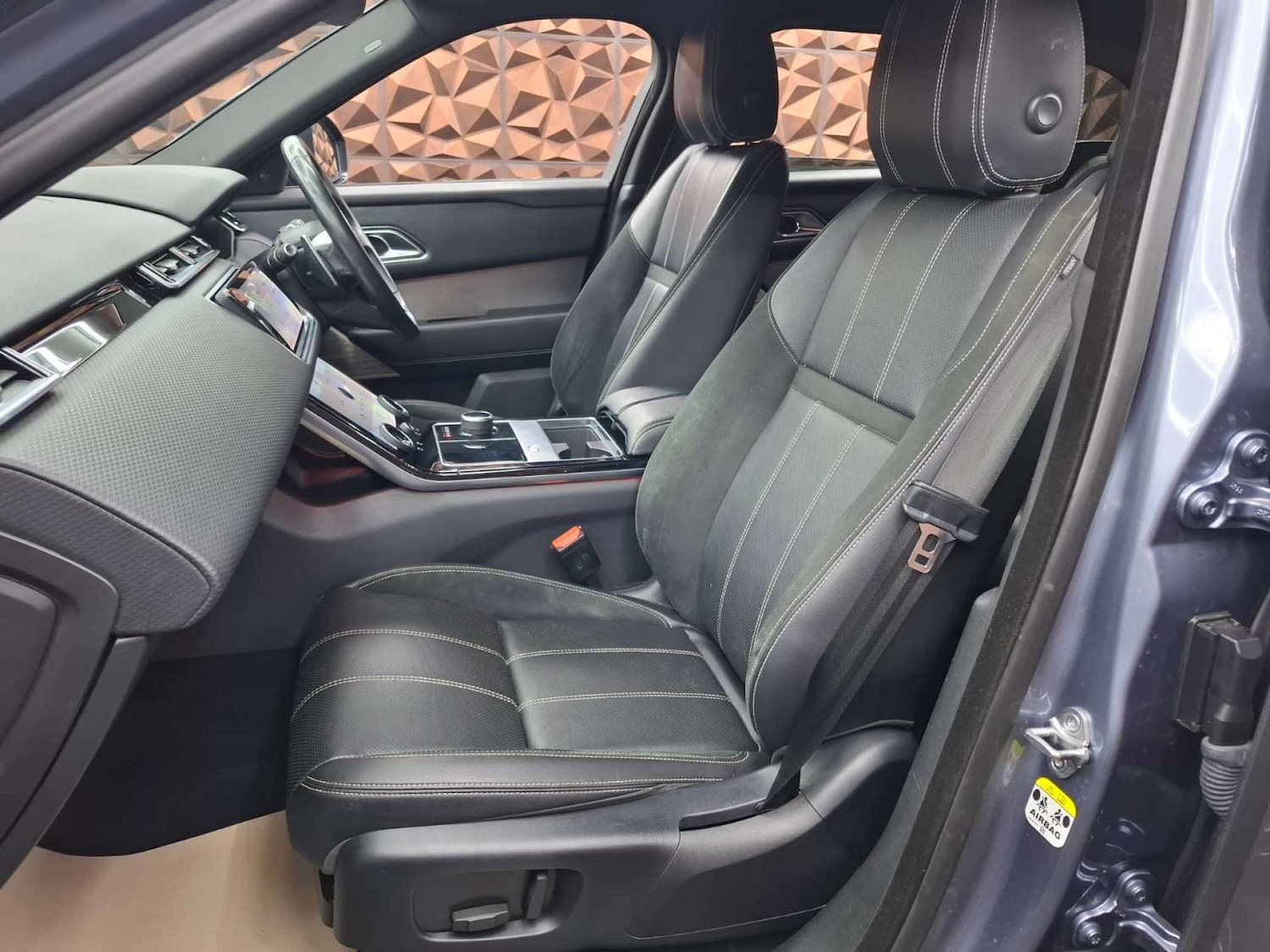 Used Land Rover Range Rover Velar 2018 for sale - 77151184: Photo 32