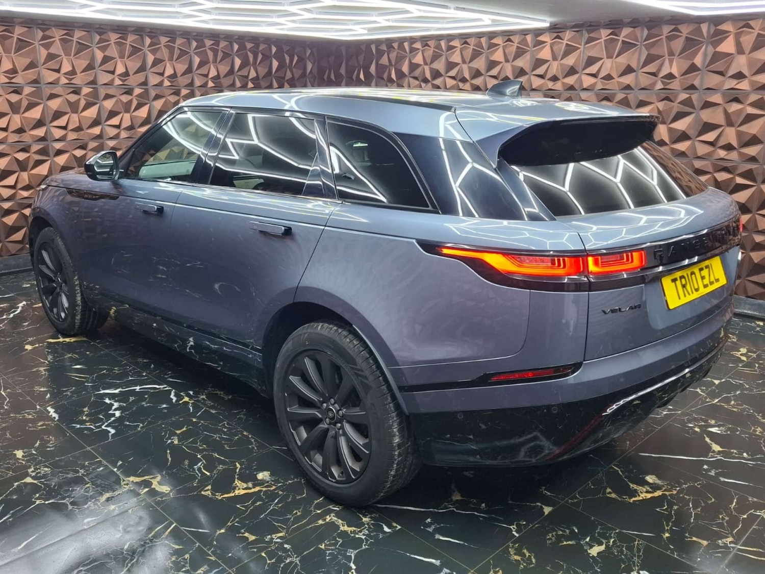 Used Land Rover Range Rover Velar 2018 for sale - 77151184: Photo 8