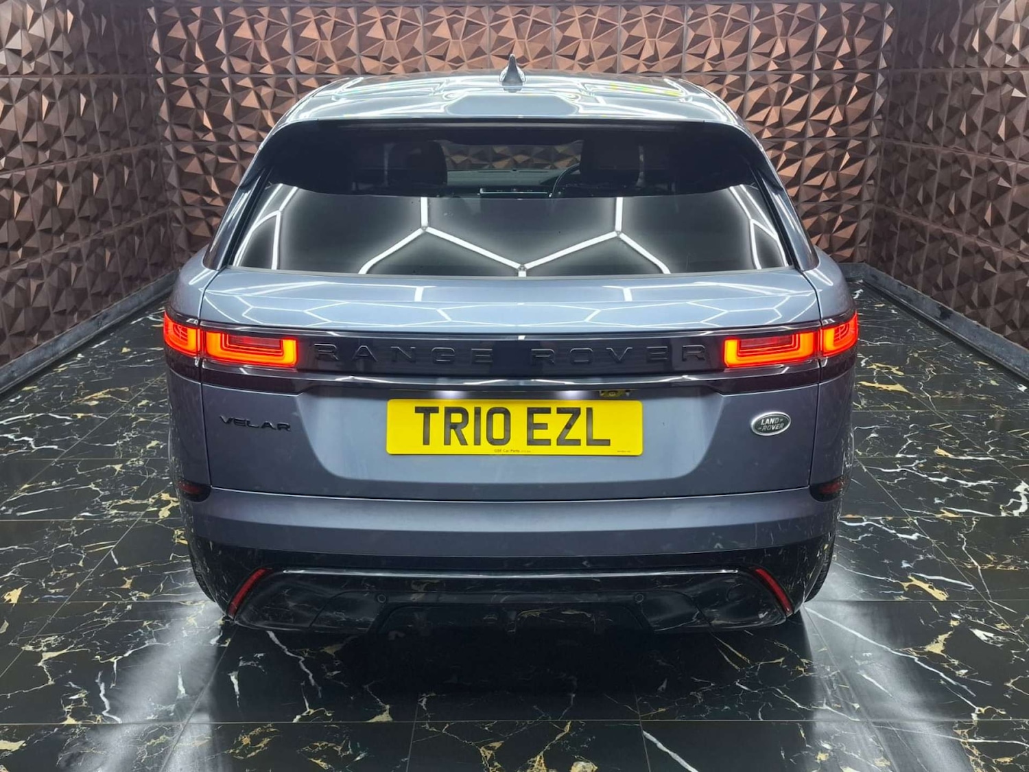 Used Land Rover Range Rover Velar 2018 for sale - 77151184: Photo 9