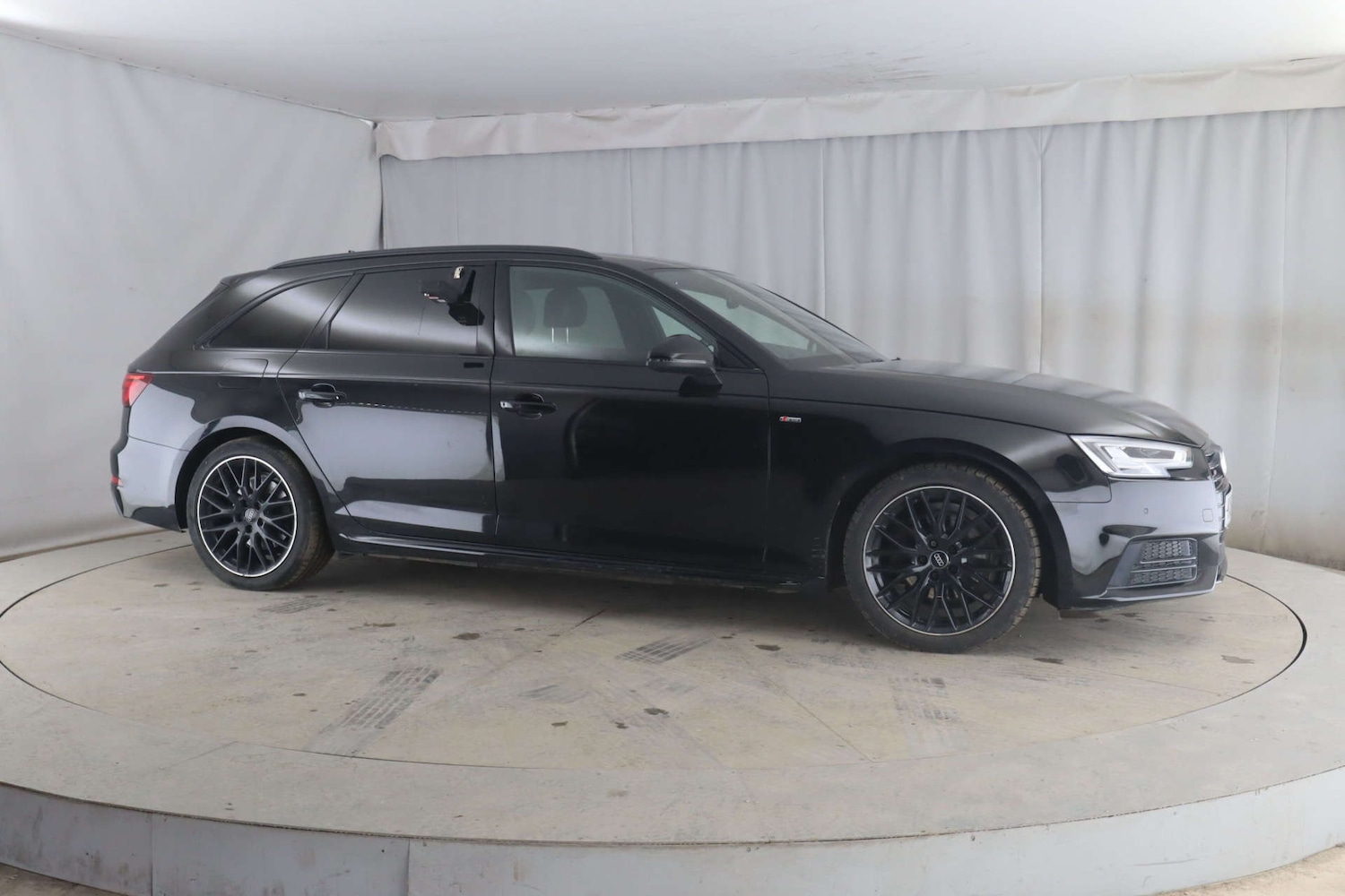 Used Audi A4 2017 for sale - 77640565: Photo 2