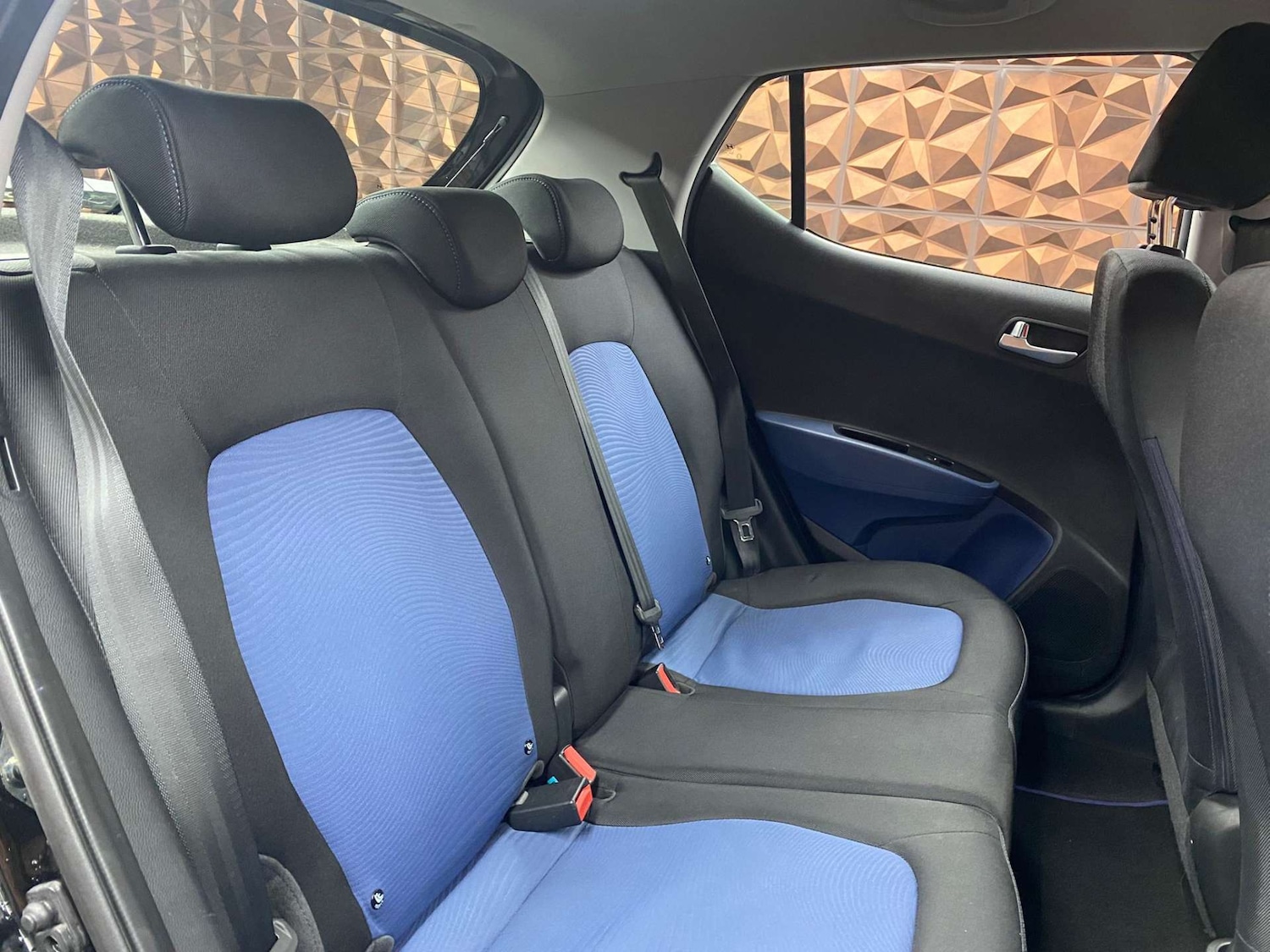 Used Hyundai i10 2015 for sale - 77953349: Photo 10