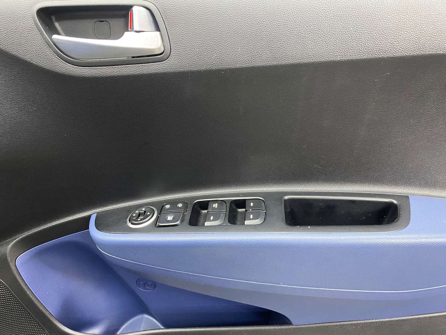 Used Hyundai i10 2015 for sale - 77953349: Photo 8