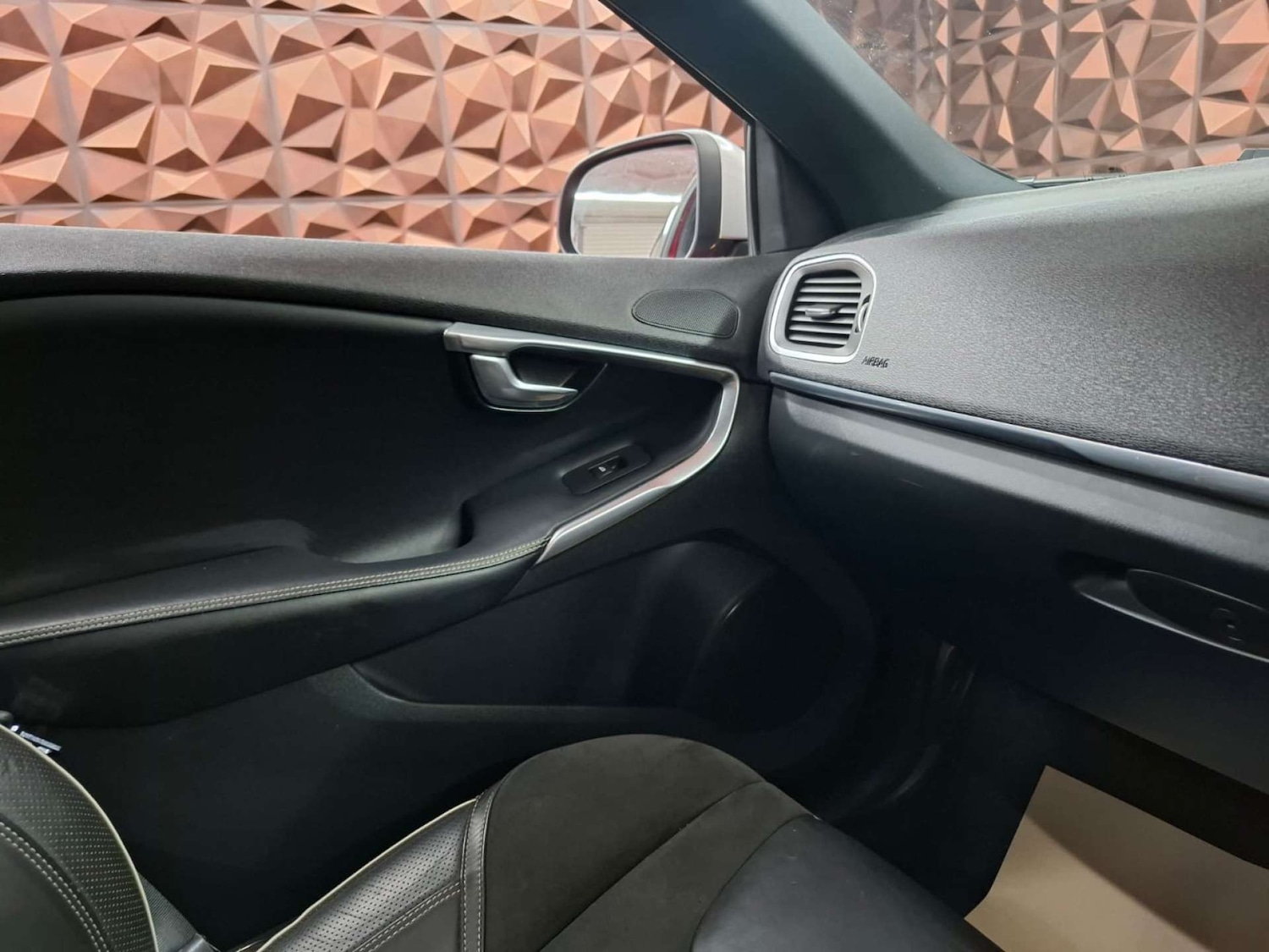 Used Volvo V40 2016 for sale - 76921428: Photo 15