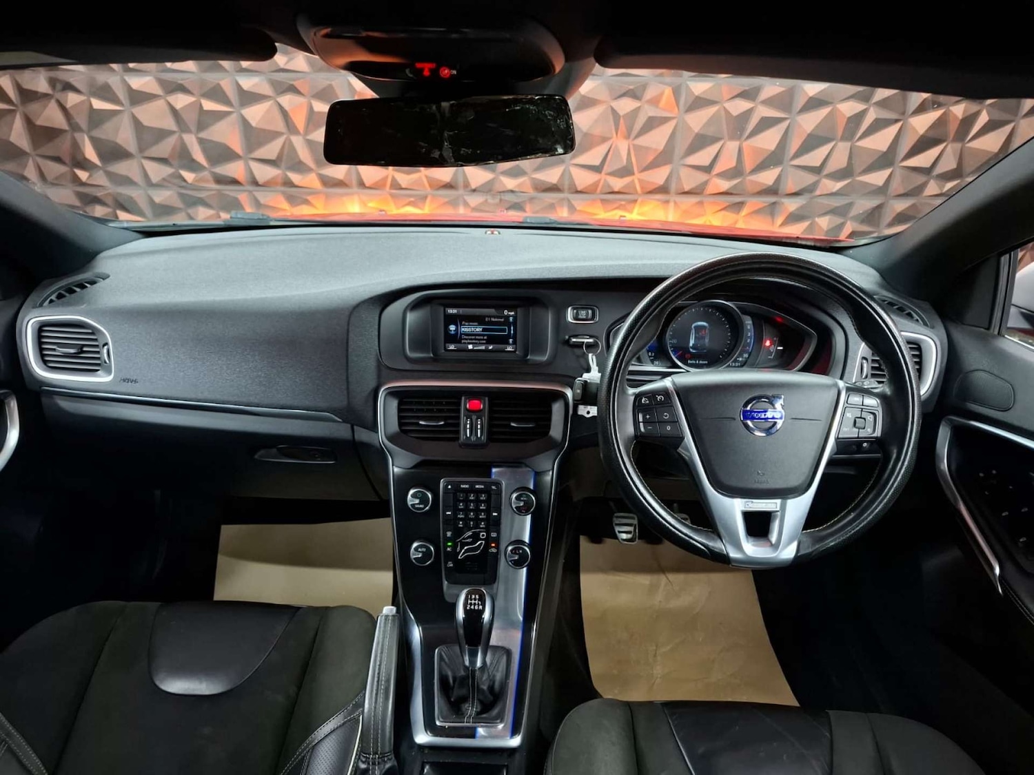 Used Volvo V40 2016 for sale - 76921428: Photo 17