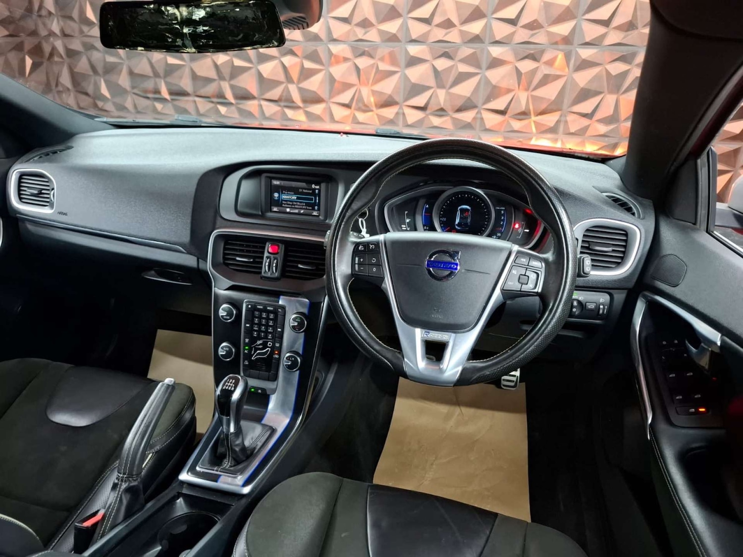 Used Volvo V40 2016 for sale - 76921428: Photo 18