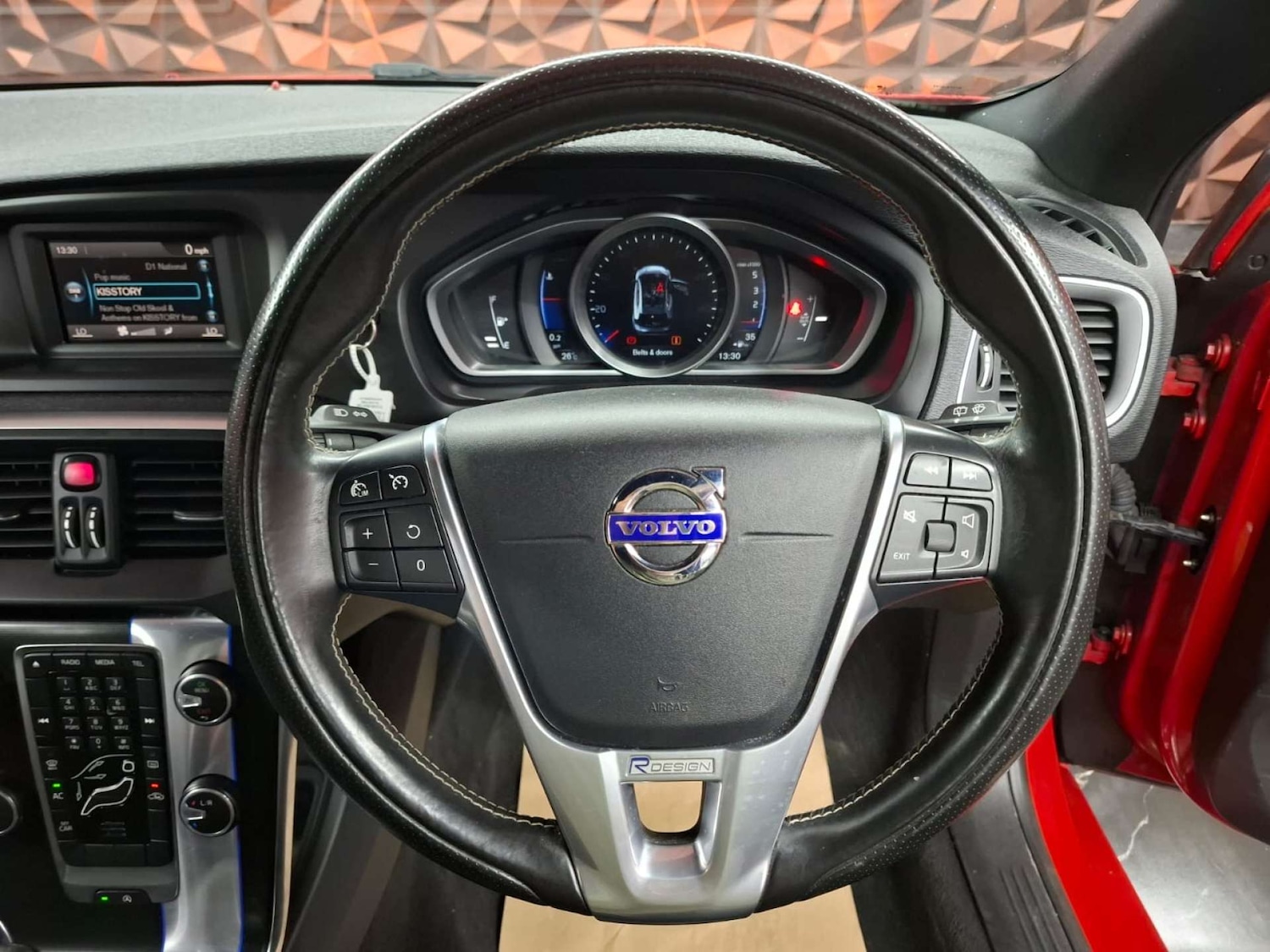 Used Volvo V40 2016 for sale - 76921428: Photo 19