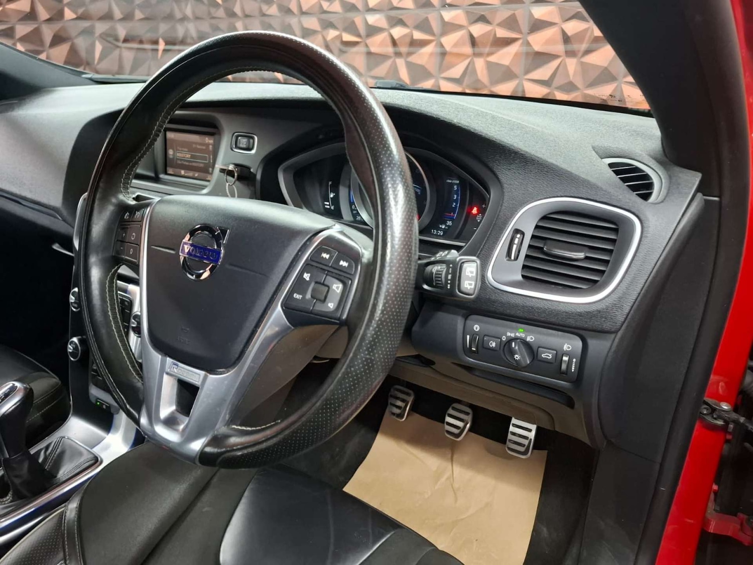 Used Volvo V40 2016 for sale - 76921428: Photo 20