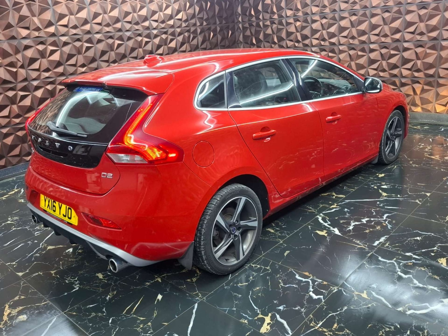 Used Volvo V40 2016 for sale - 76921428: Photo 25