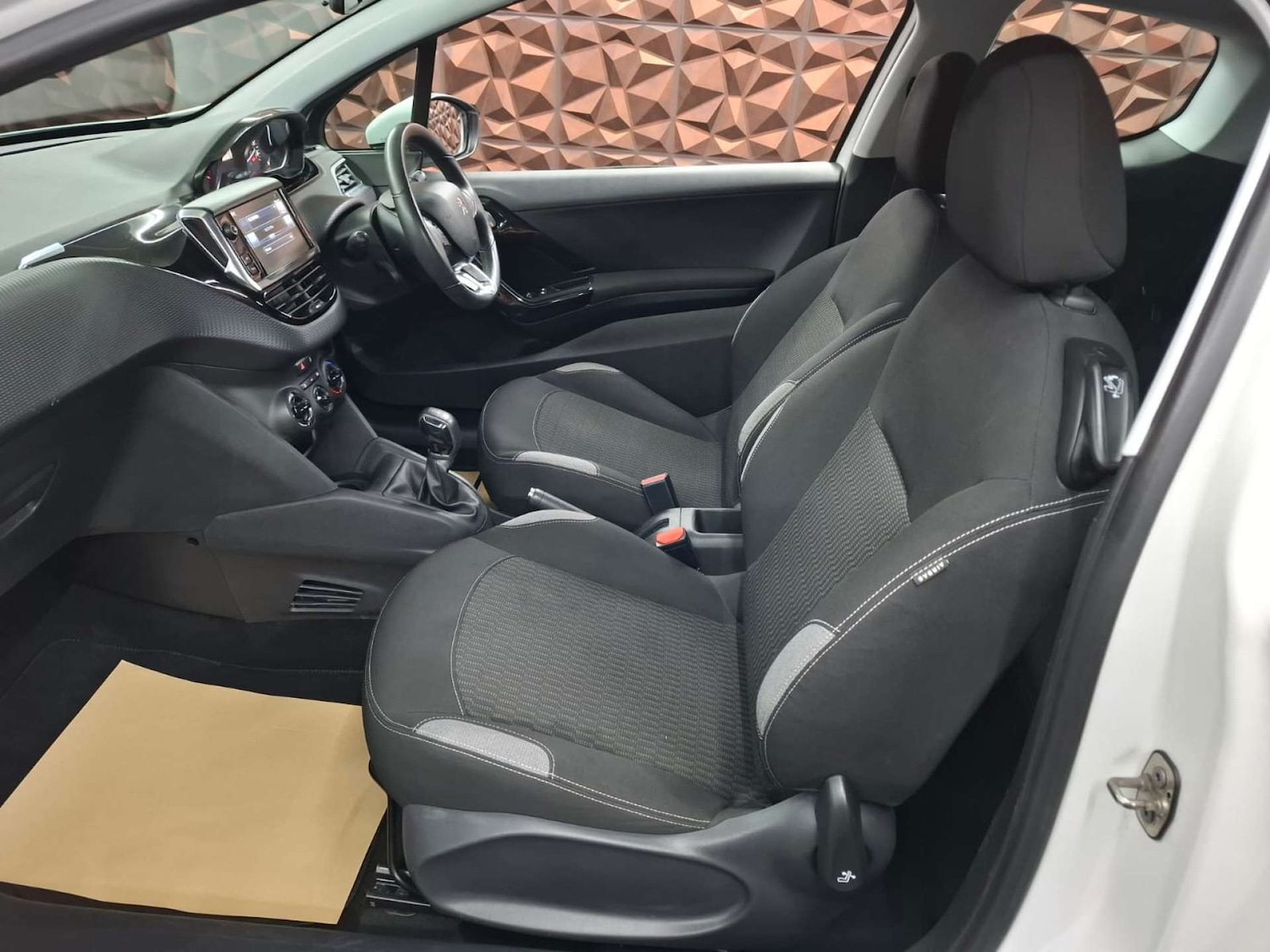 Used Peugeot 208 2015 for sale - 76921320: Photo 11