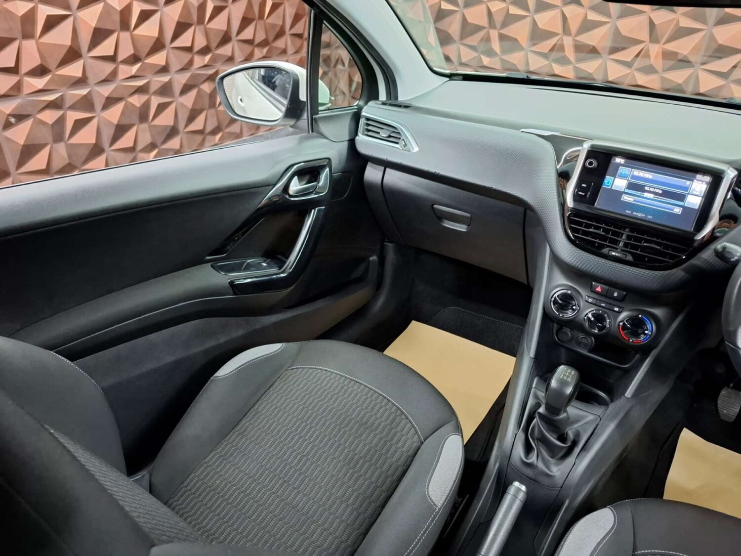 Used Peugeot 208 2015 for sale - 76921320: Photo 16