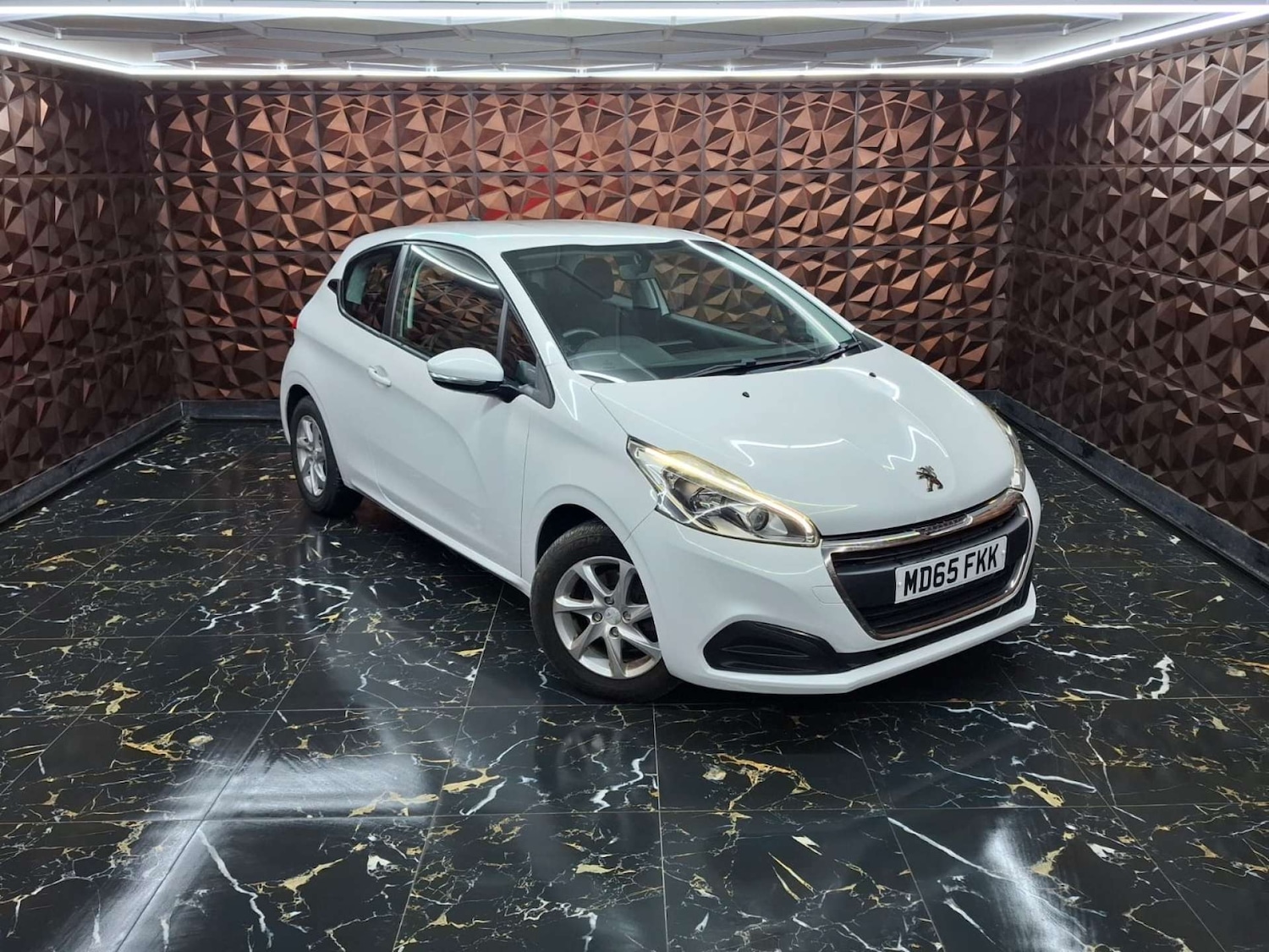 Used Peugeot 208 2015 for sale - 76921320: Photo 2