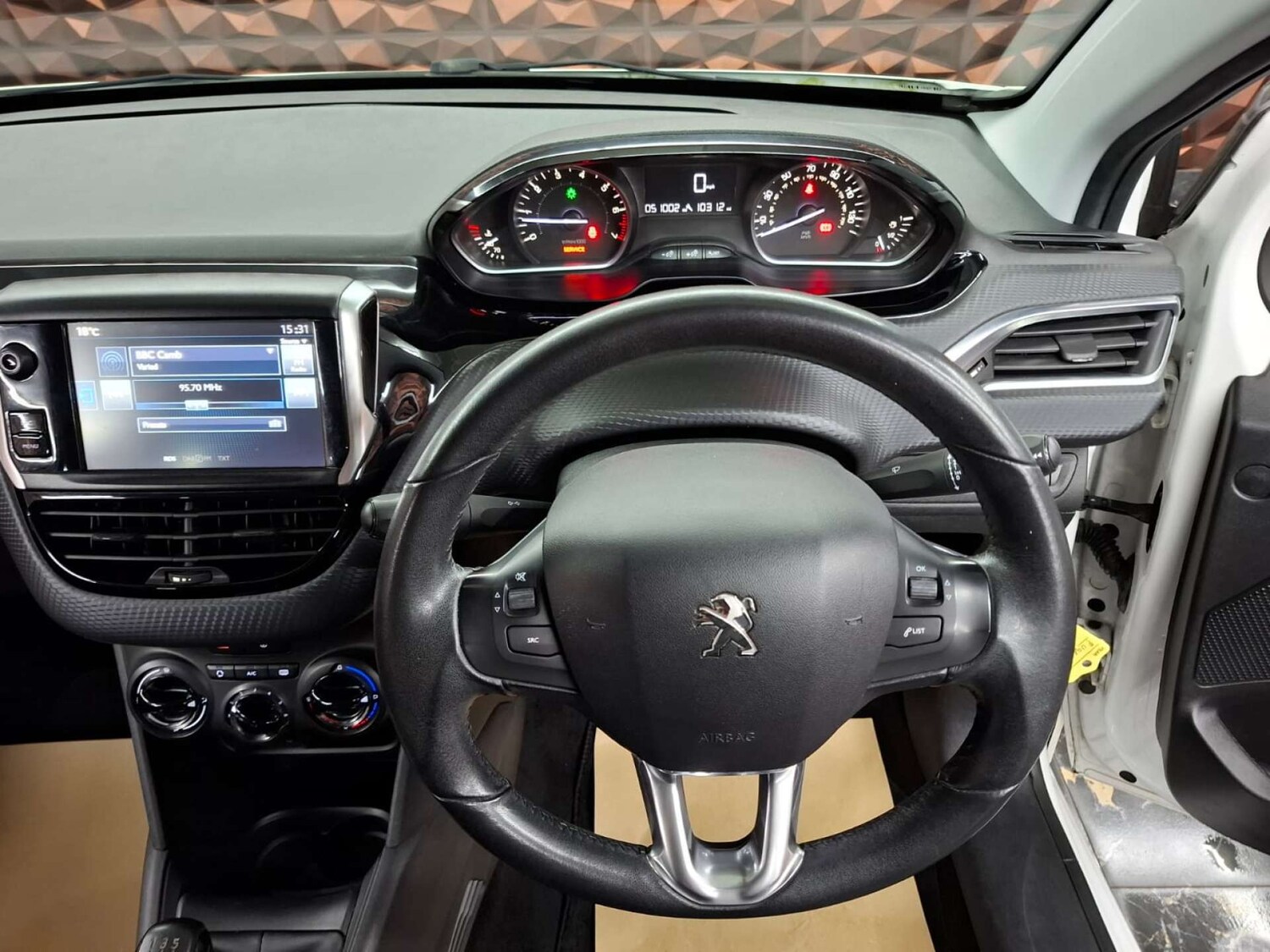 Used Peugeot 208 2015 for sale - 76921320: Photo 22