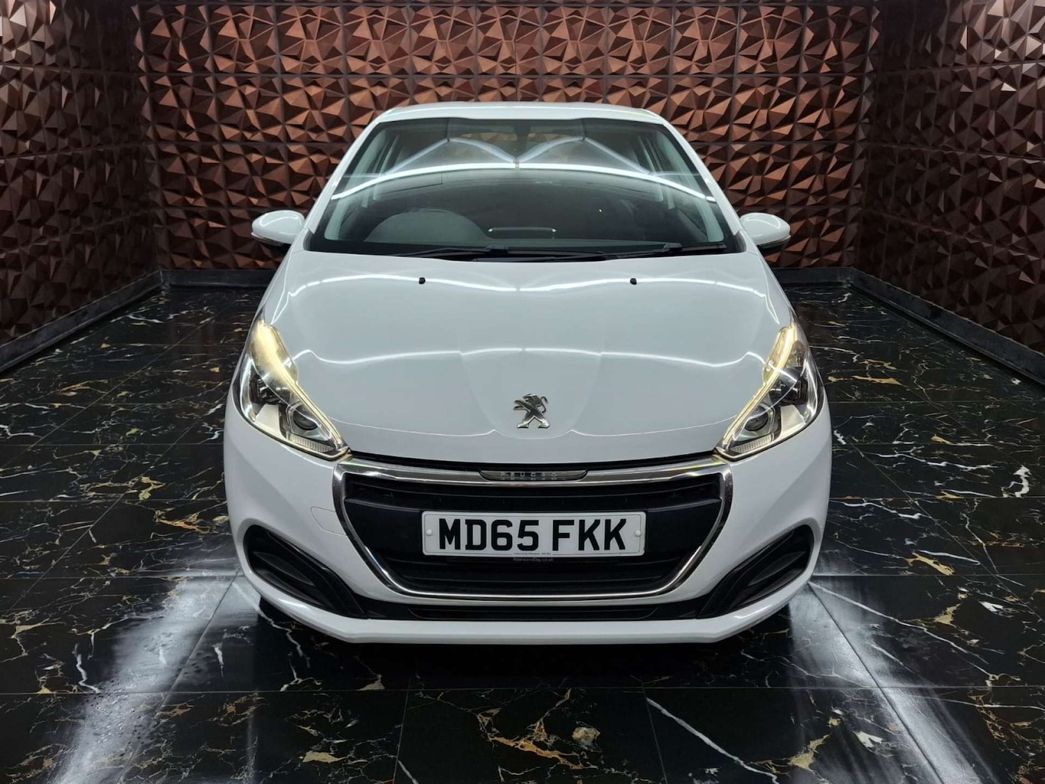 Used Peugeot 208 2015 for sale - 76921320: Photo 3