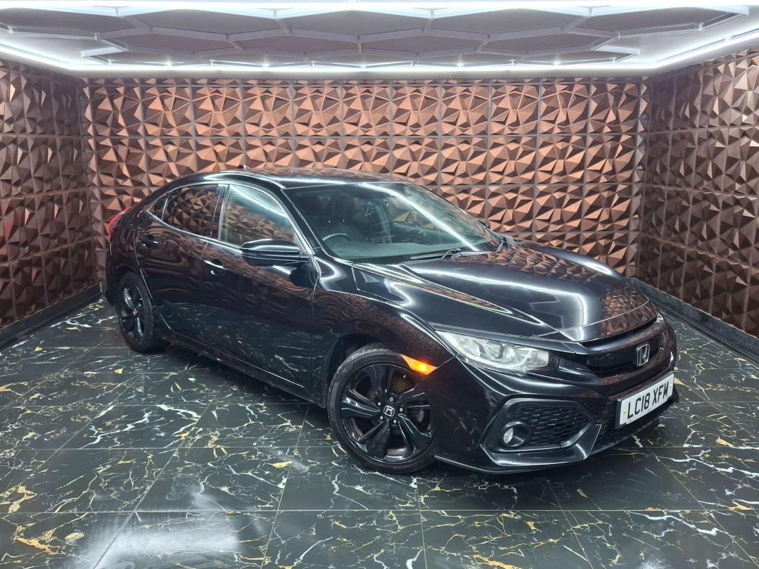 Used Honda Civic 2018 for sale - 76921490: Photo 1