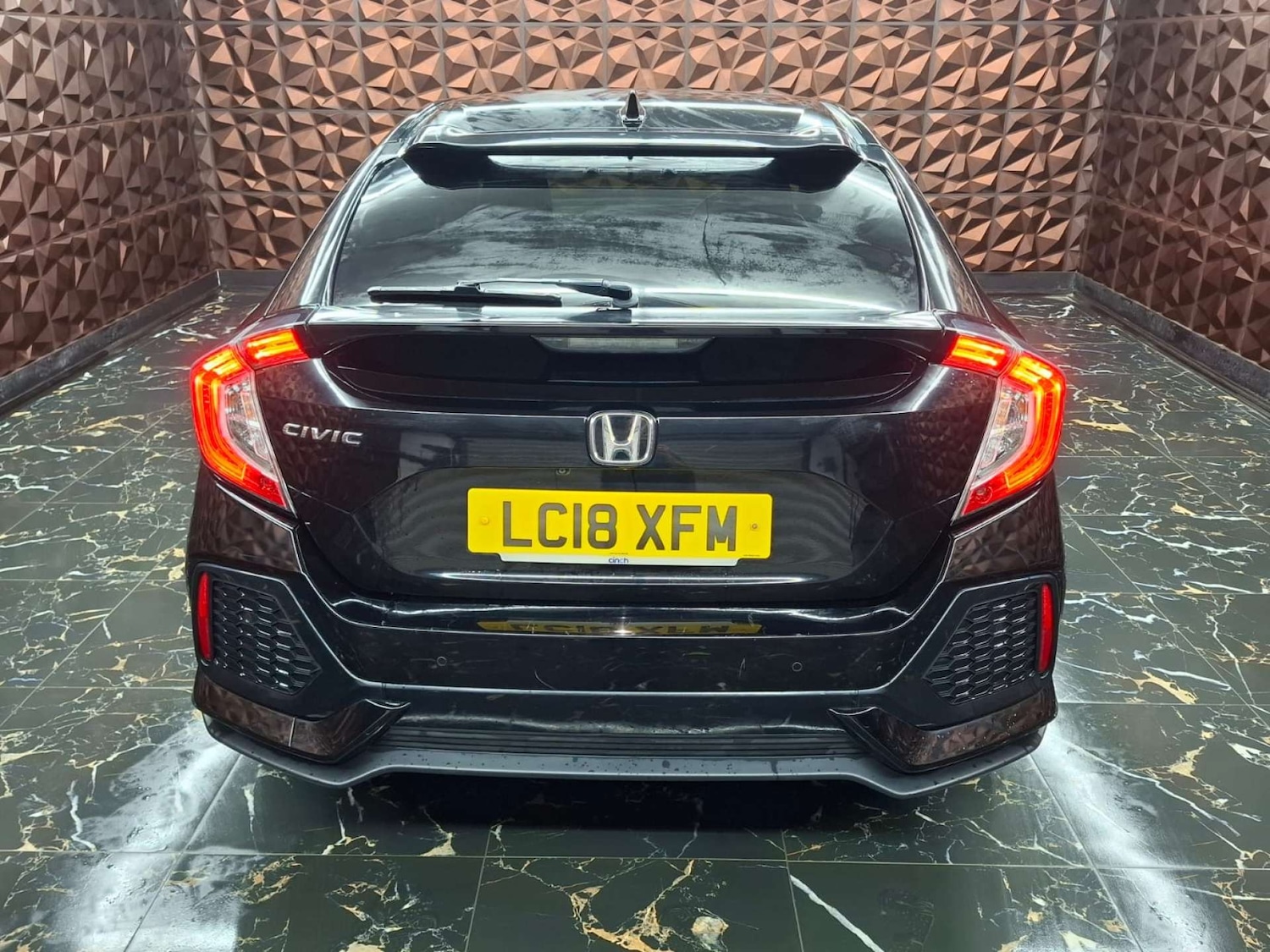 Used Honda Civic 2018 for sale - 76921490: Photo 11