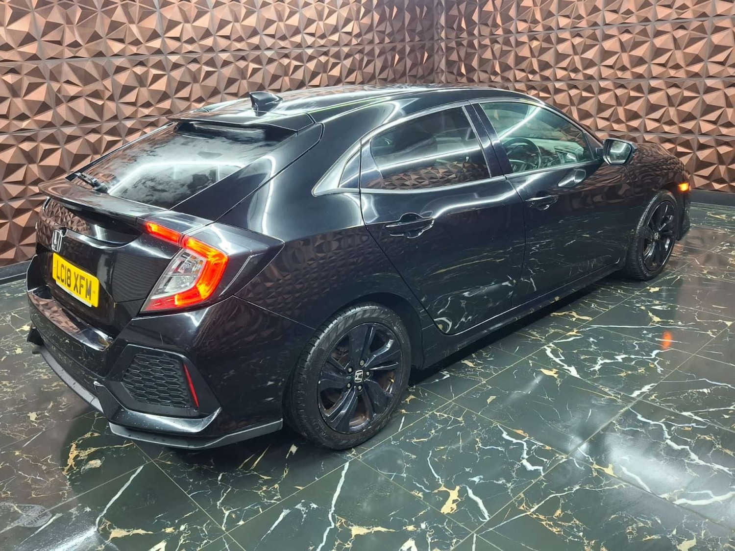 Used Honda Civic 2018 for sale - 76921490: Photo 12
