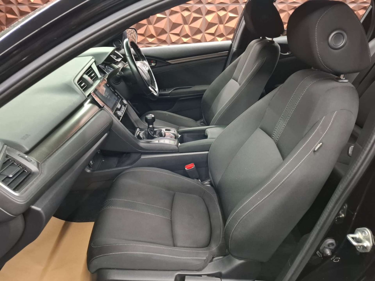 Used Honda Civic 2018 for sale - 76921490: Photo 17