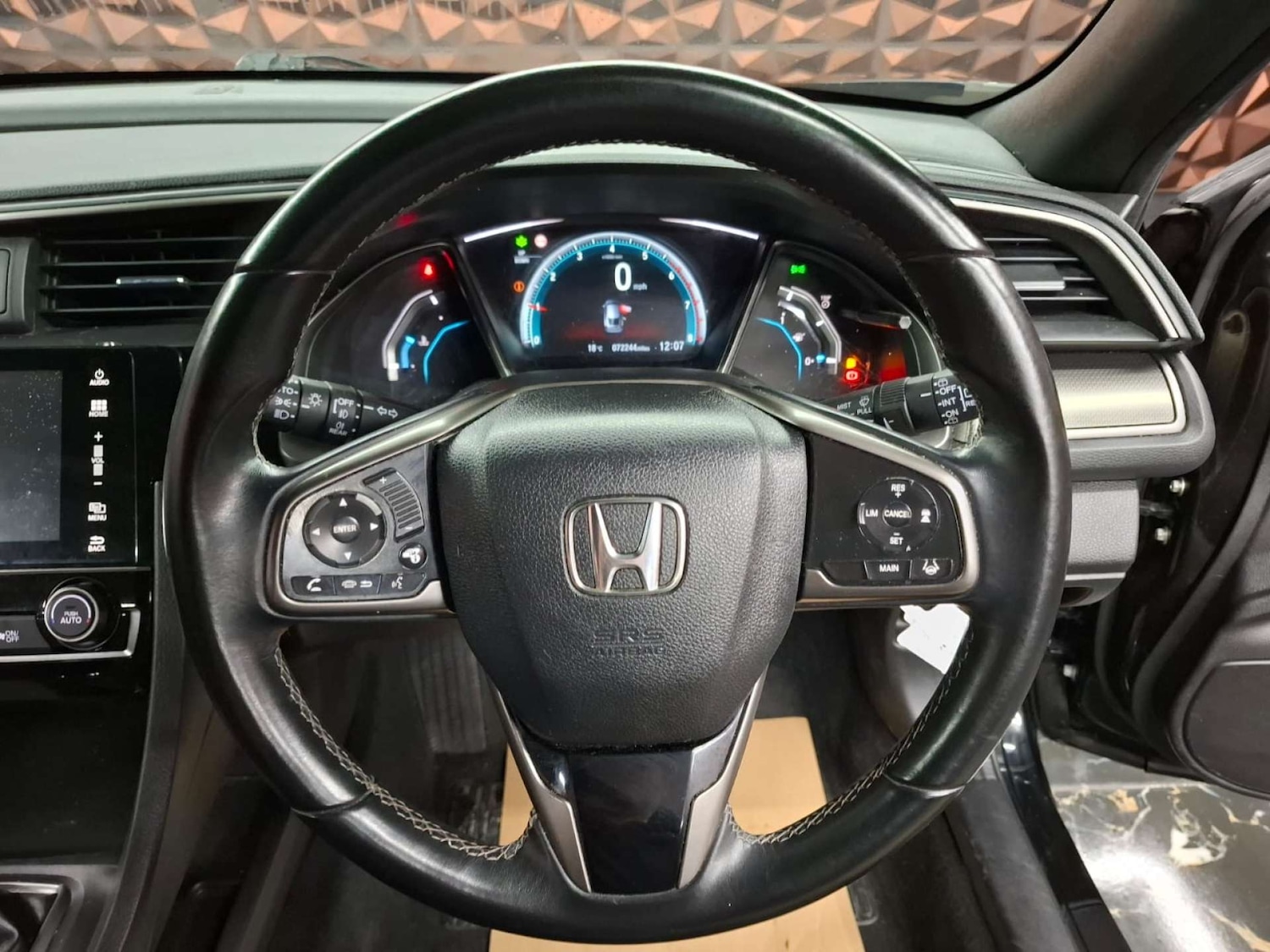 Used Honda Civic 2018 for sale - 76921490: Photo 27