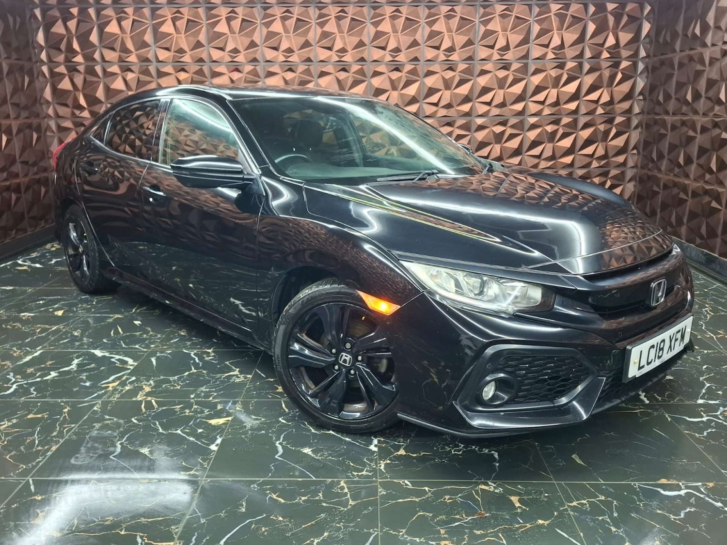 Used Honda Civic 2018 for sale - 76921490: Photo 3