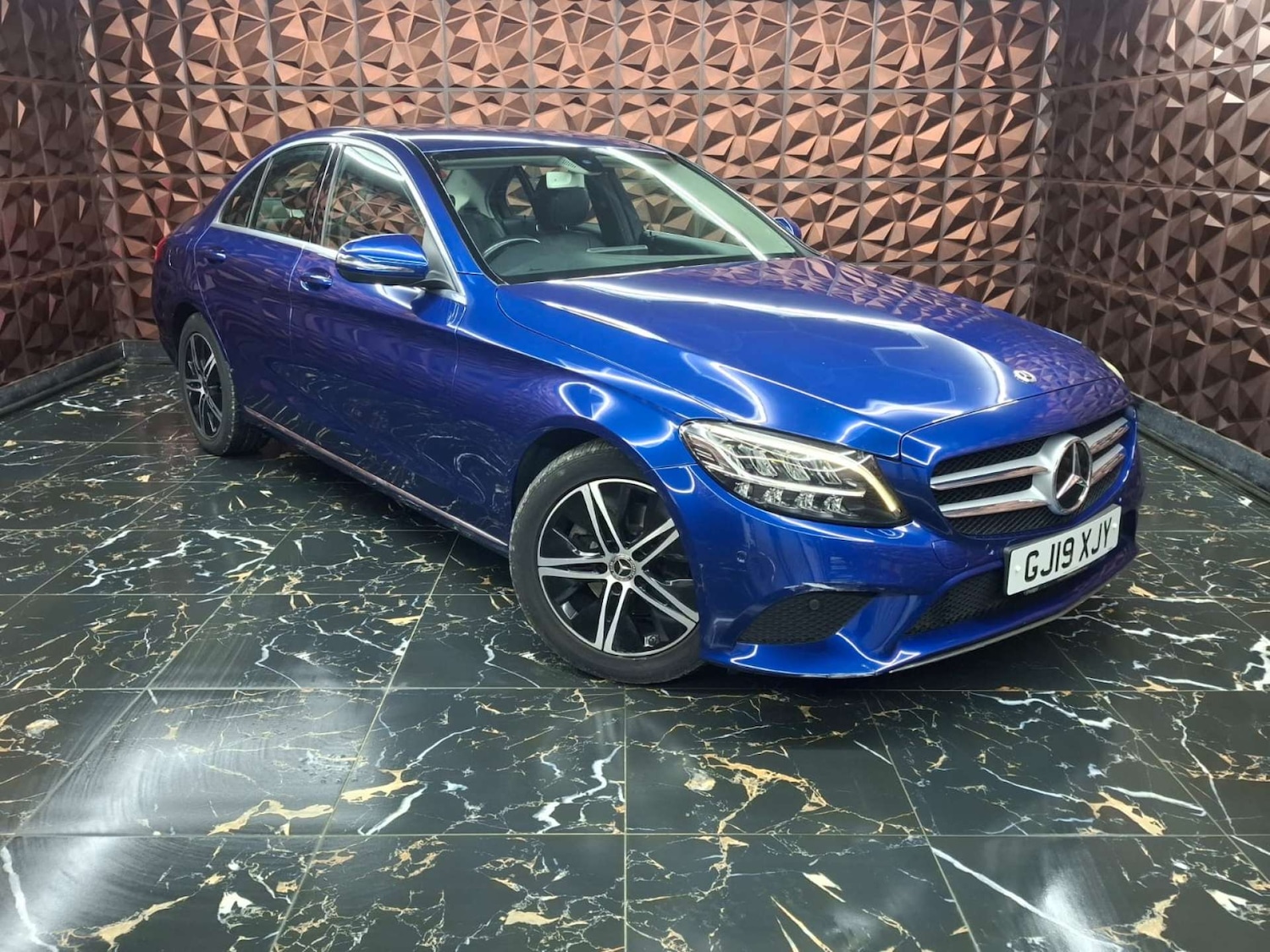 Used Mercedes-Benz C Class 2019 for sale - 76921403: Photo 2