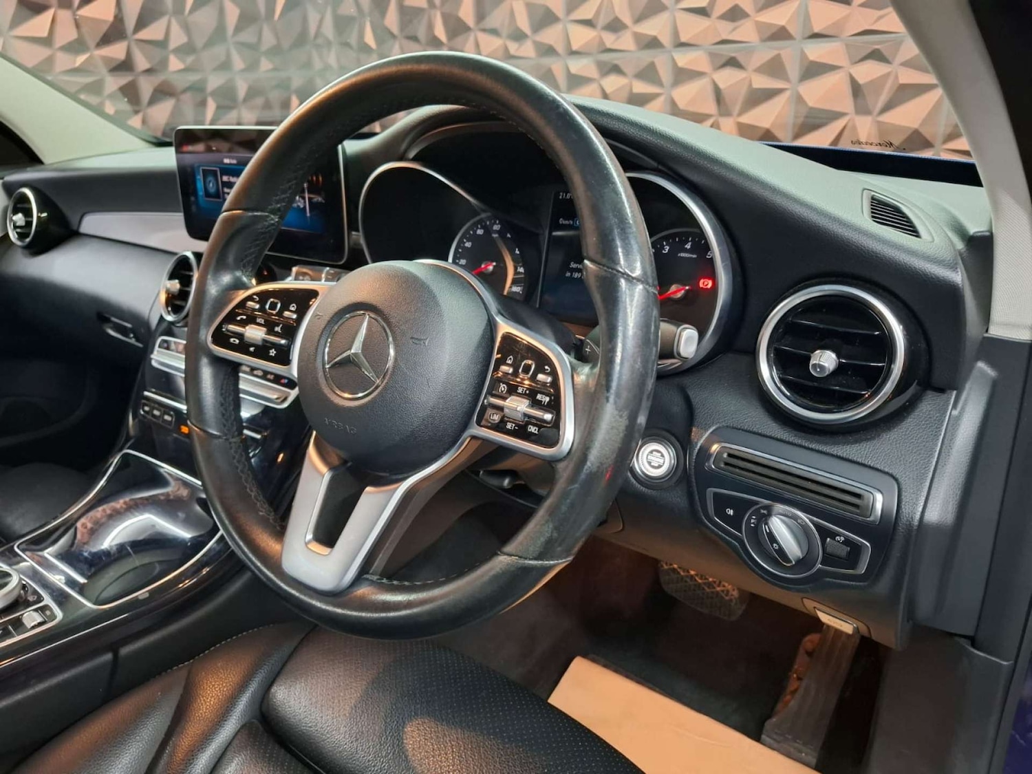 Used Mercedes-Benz C Class 2019 for sale - 76921403: Photo 21