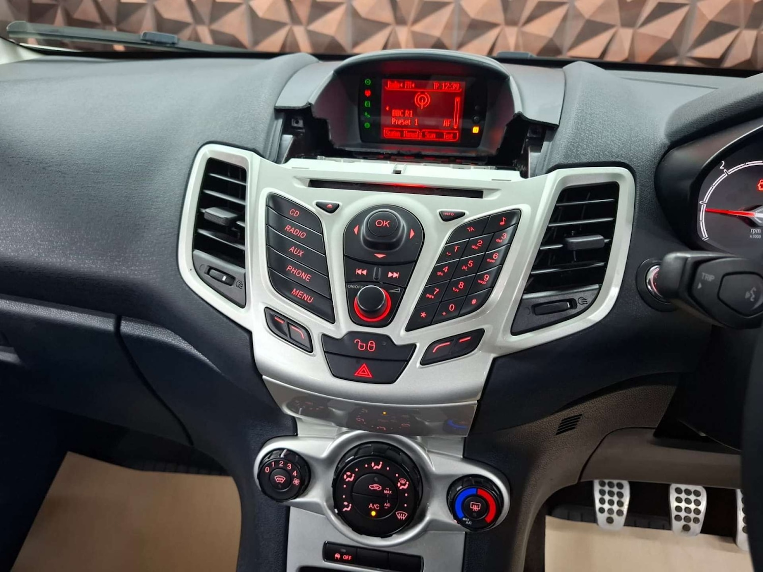 Used Ford Fiesta 2012 for sale - 76921390: Photo 23