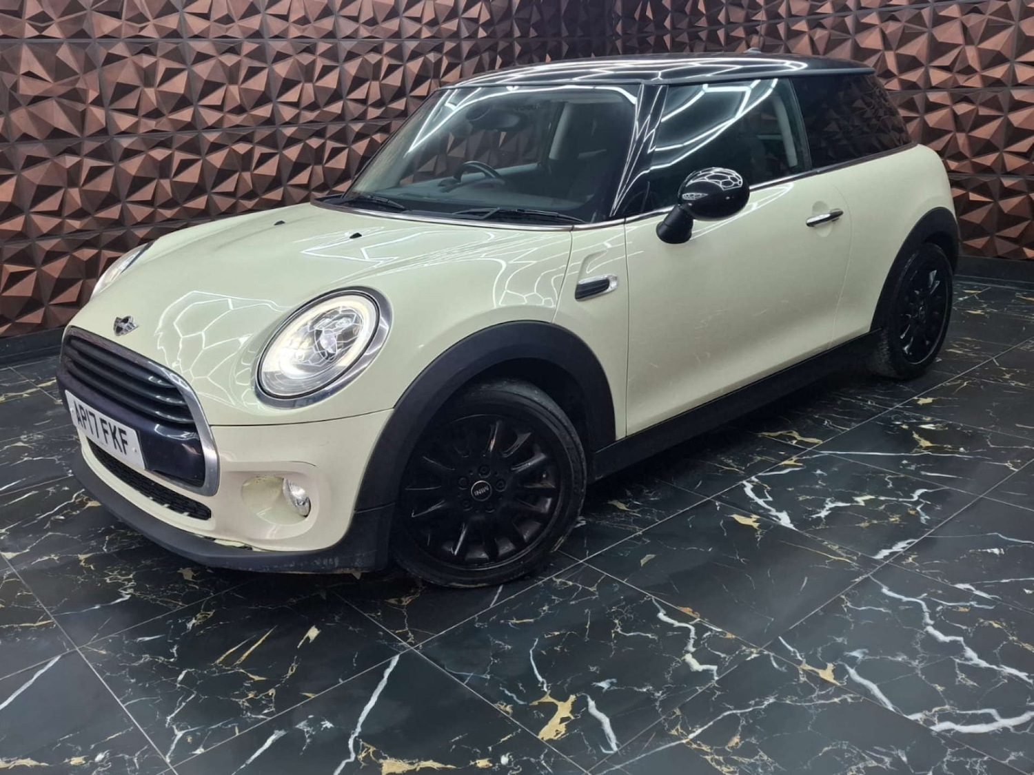 Used MINI Hatch 2017 for sale - 76921396: Photo 9