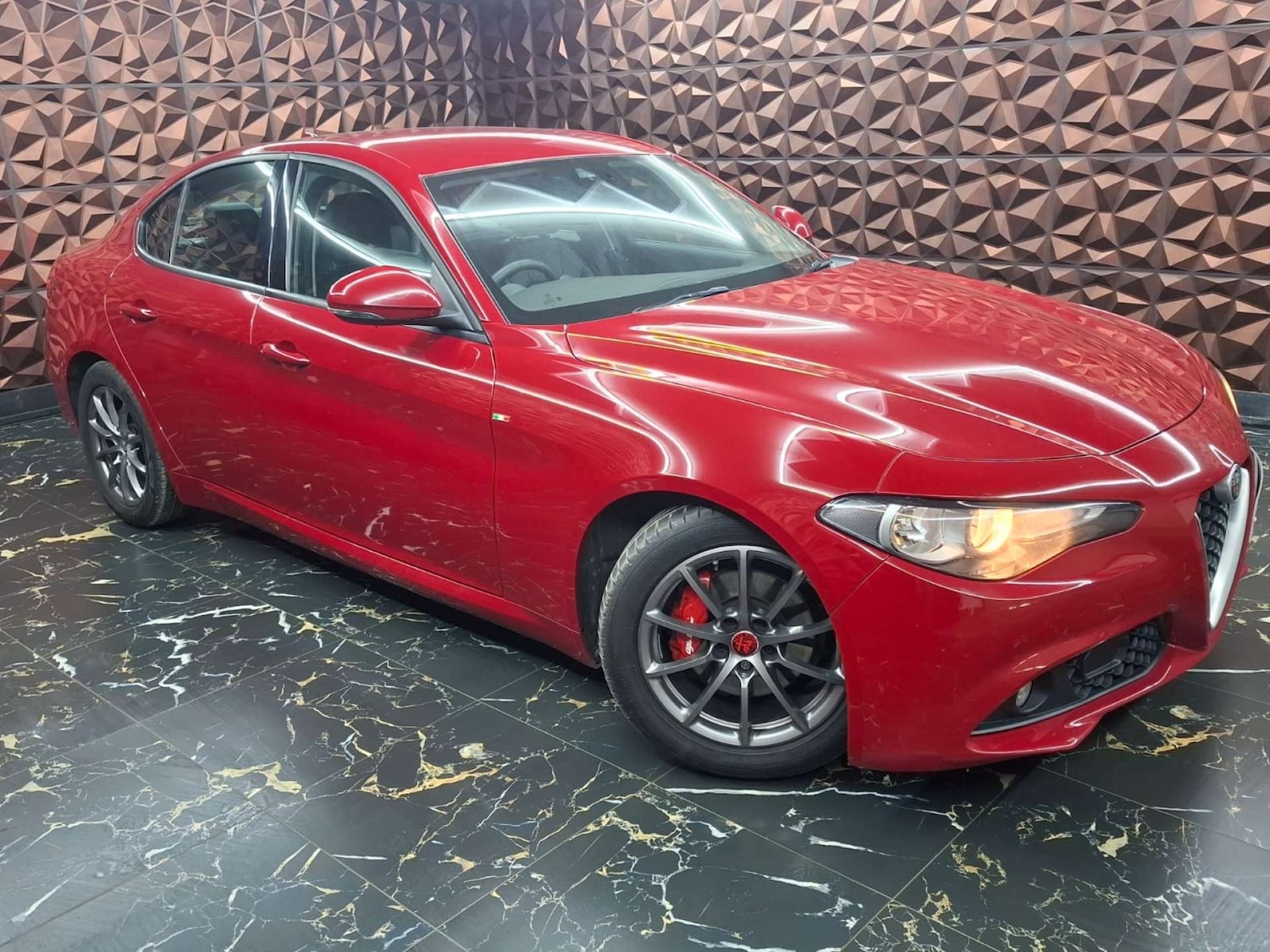 Used Alfa Romeo Giulia 2018 for sale - 76921519: Photo 2