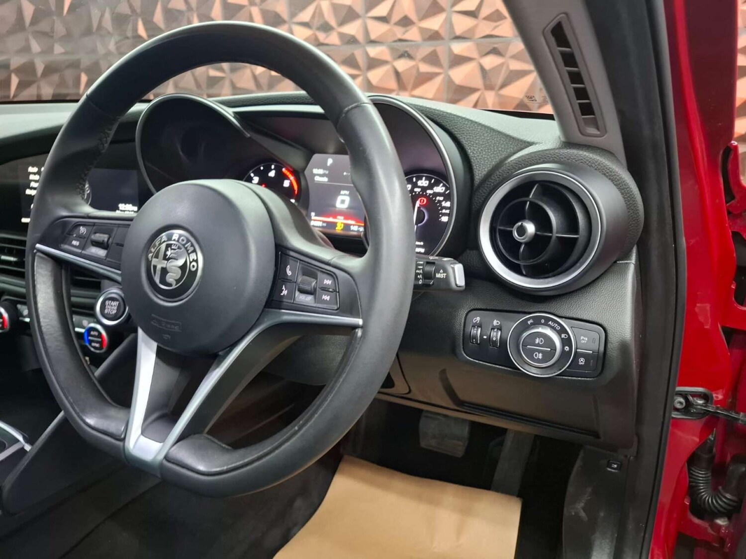 Used Alfa Romeo Giulia 2018 for sale - 76921519: Photo 23