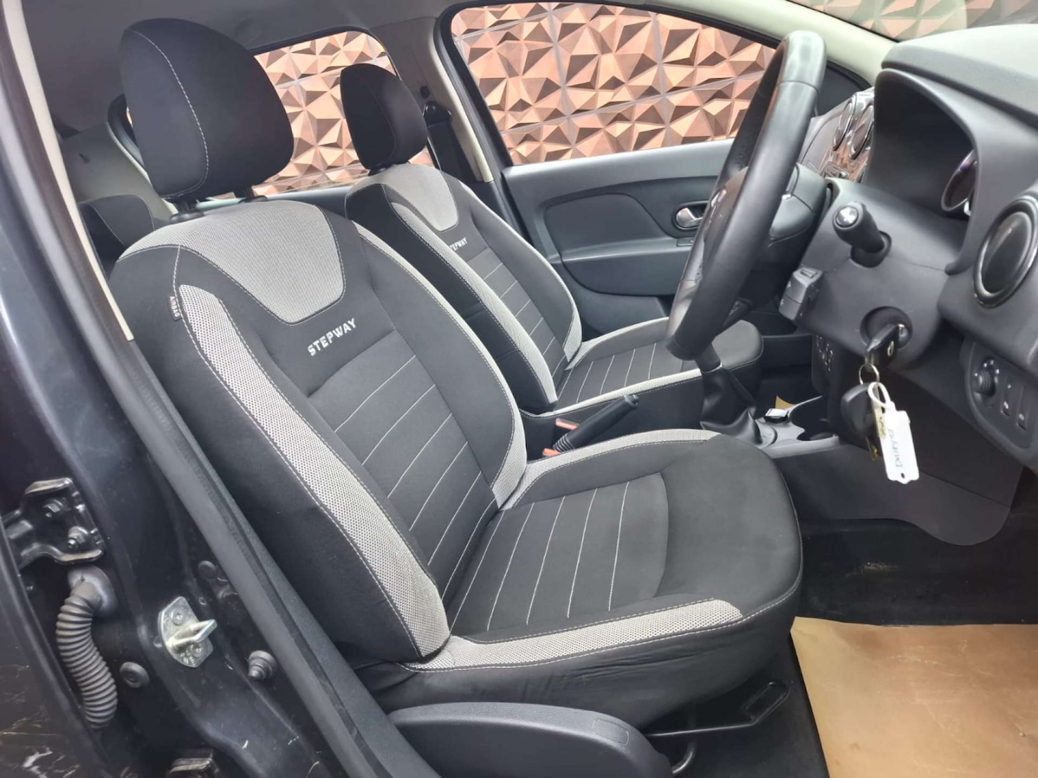 Used Dacia Sandero Stepway 2018 for sale - 76921500: Photo 10