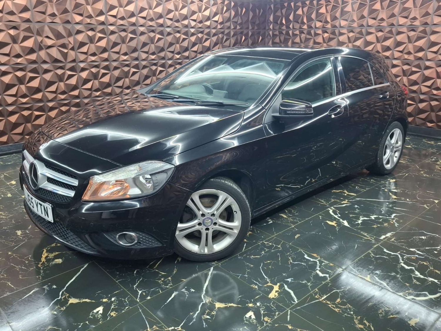 Used Mercedes-Benz A-Class 2015 for sale - 76921385: Photo 4
