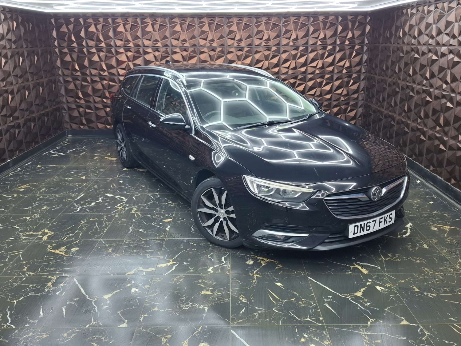 Used Vauxhall Insignia 2017 for sale - 77803634: Photo 2