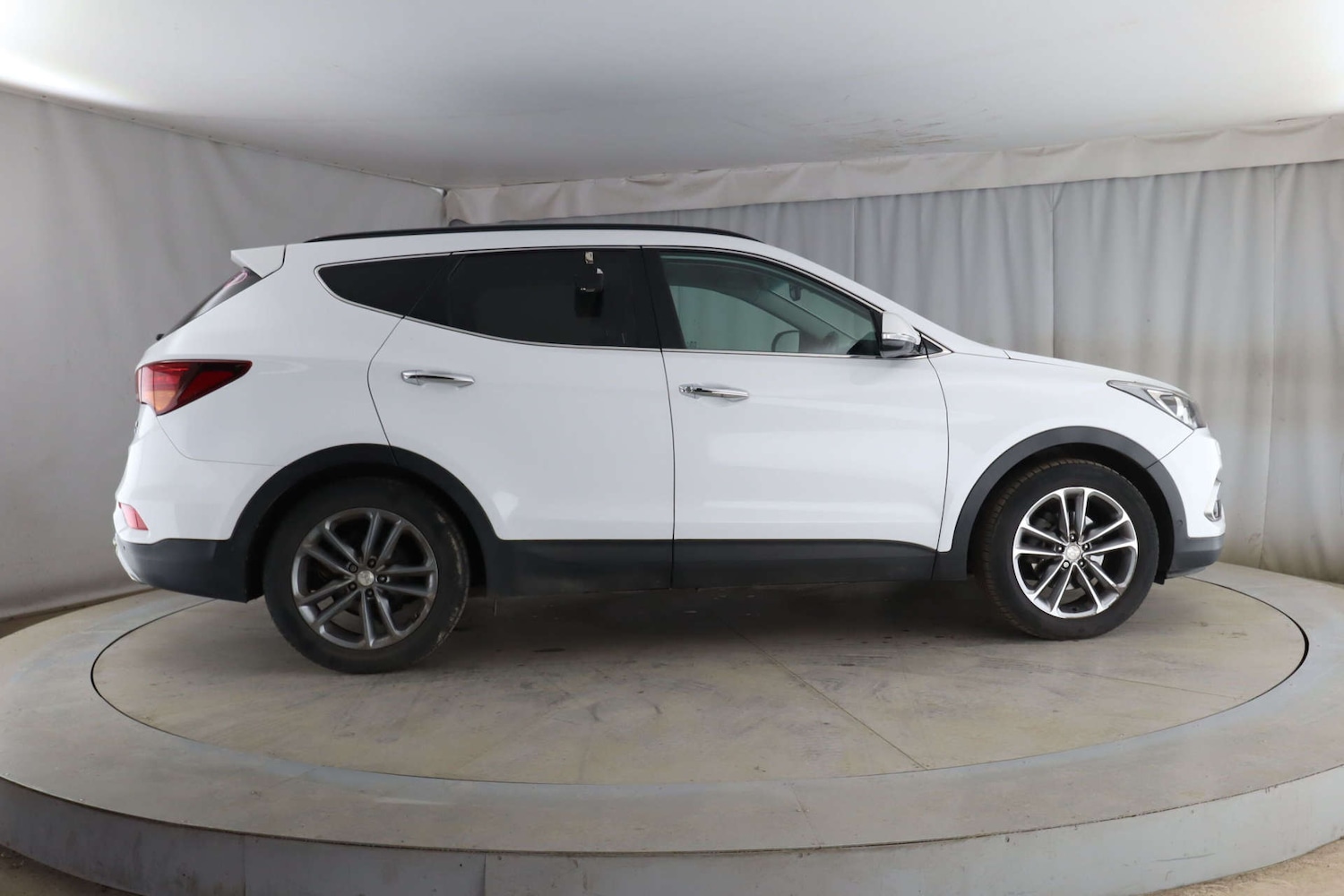 Used Hyundai Santa Fe 2015 for sale - 77905734: Photo 5