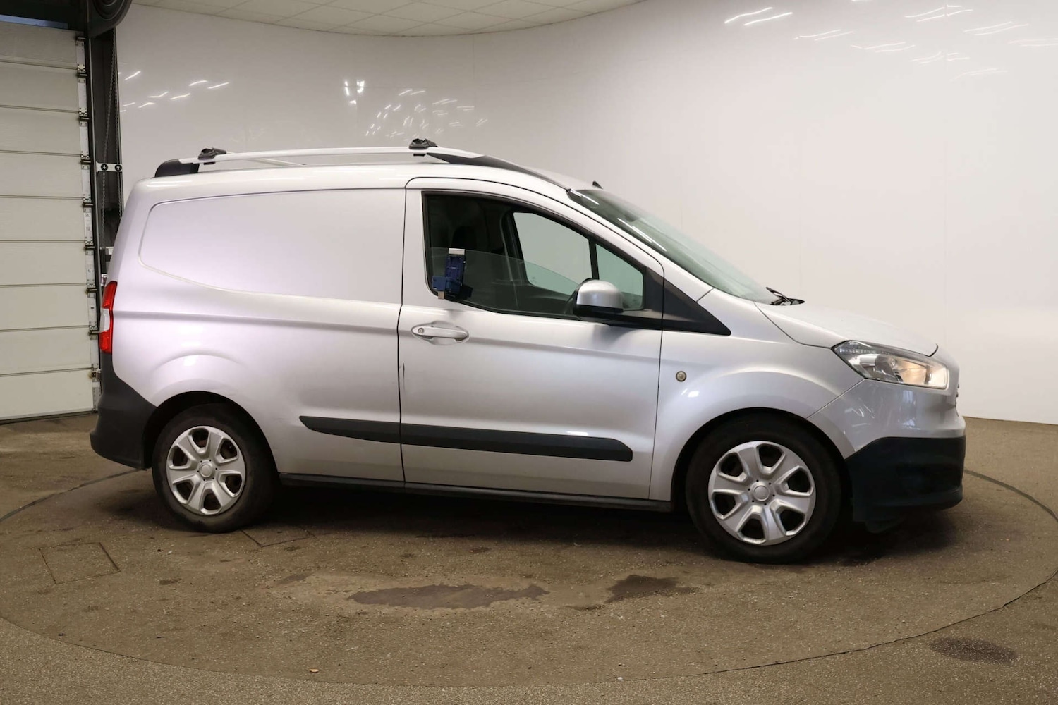 Used Ford Transit Courier 2016 for sale - 76921330: Photo 2