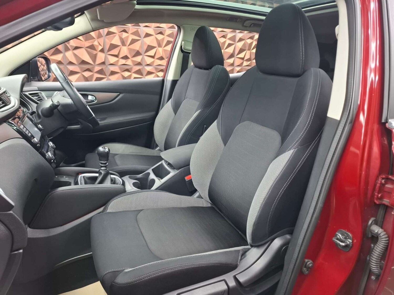 Used Nissan Qashqai 2017 for sale - 77187814: Photo 14