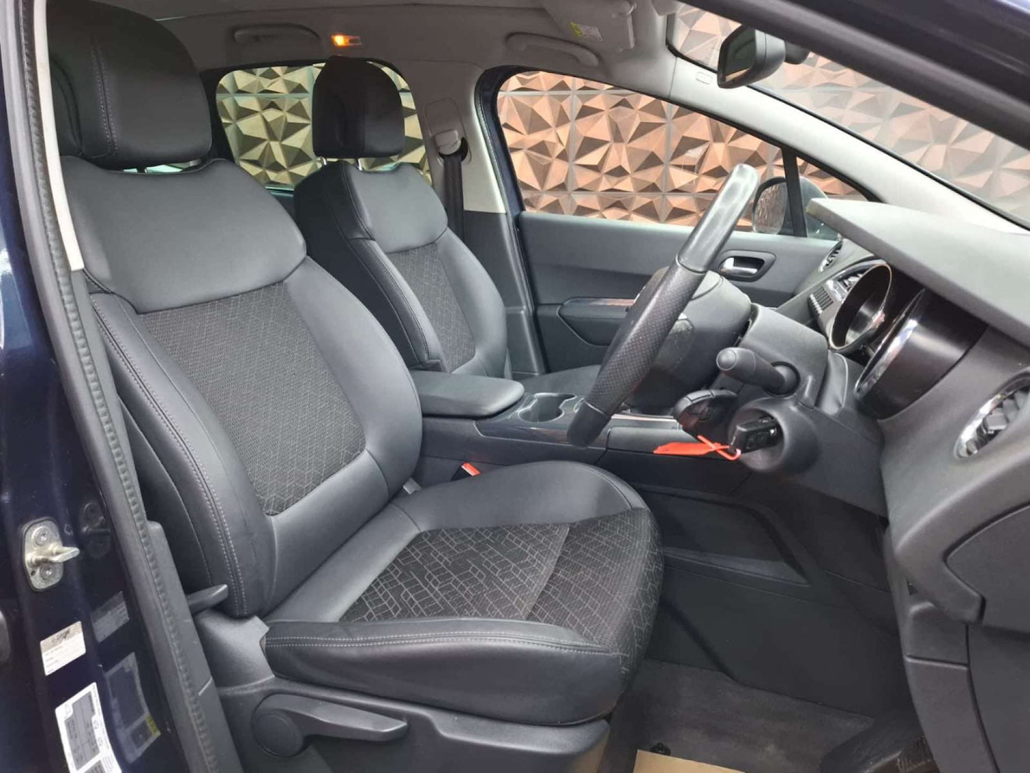 Used Peugeot 3008 2015 for sale - 77151328: Photo 29