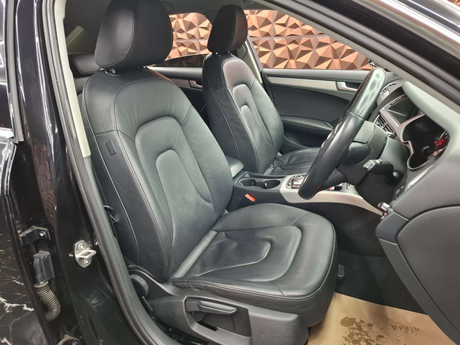 Used Audi A4 2014 for sale - 76921348: Photo 7