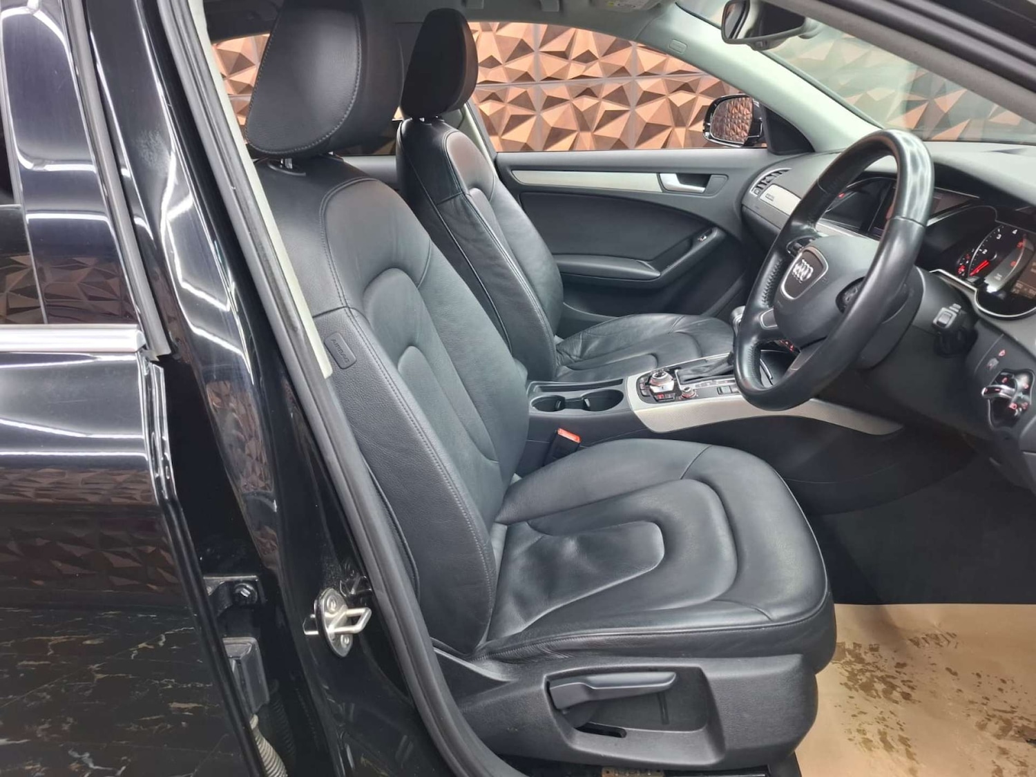 Used Audi A4 2014 for sale - 76921348: Photo 8