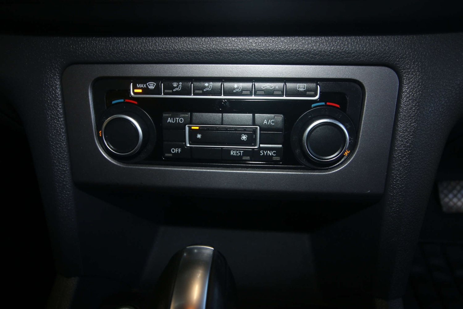 Used Volkswagen Amarok 2015 for sale - 77837295: Photo 6