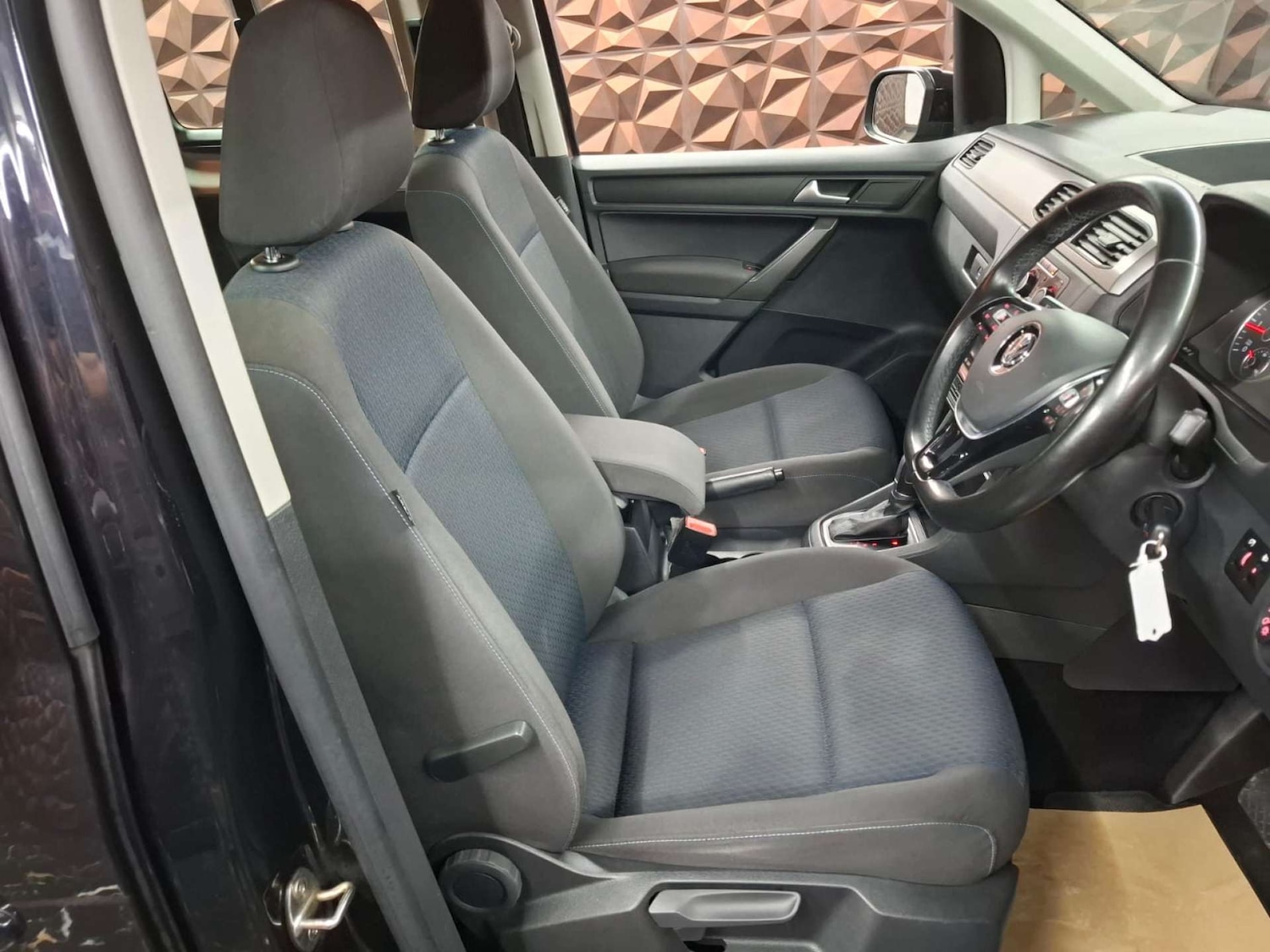 Used Volkswagen Caddy Maxi Life 2020 for sale - 77151217: Photo 30