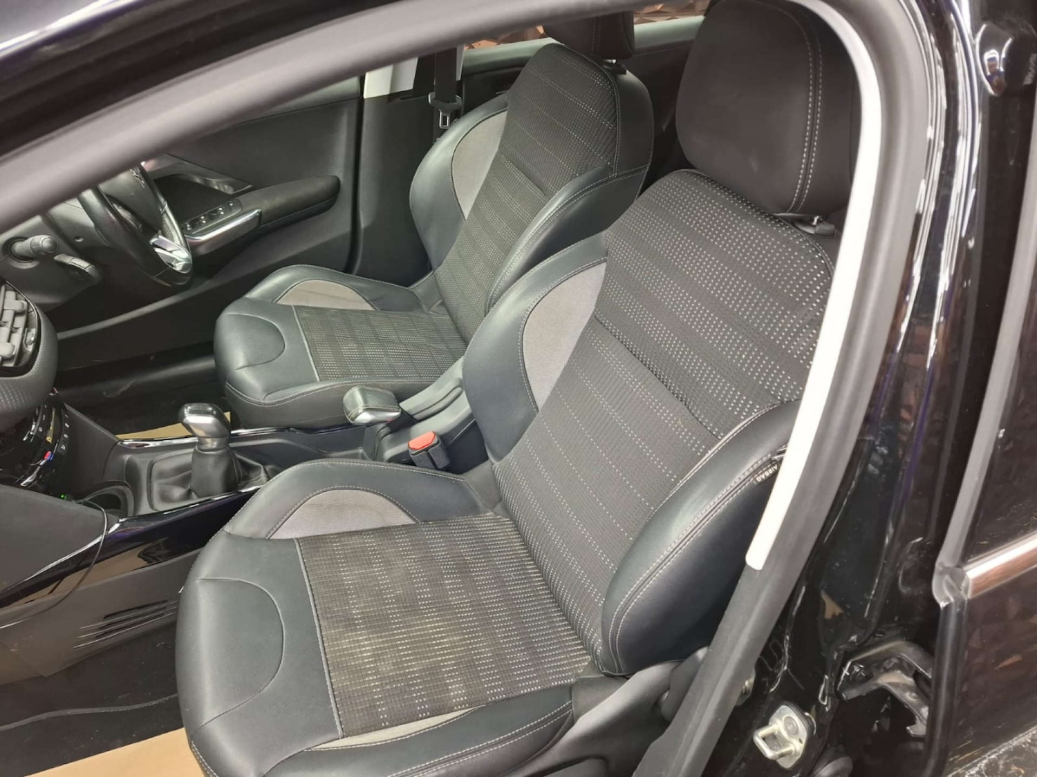 Used Peugeot 2008 2016 for sale - 76921374: Photo 21