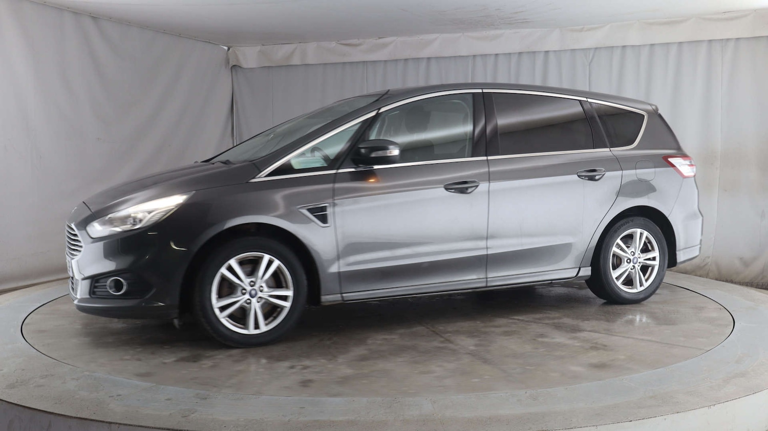 Used Ford S-Max 2015 for sale - 77249221: Photo 4