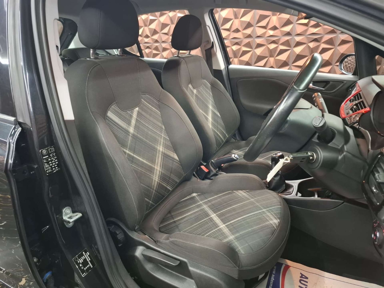 Used Vauxhall Corsa 2015 for sale - 77151146: Photo 7