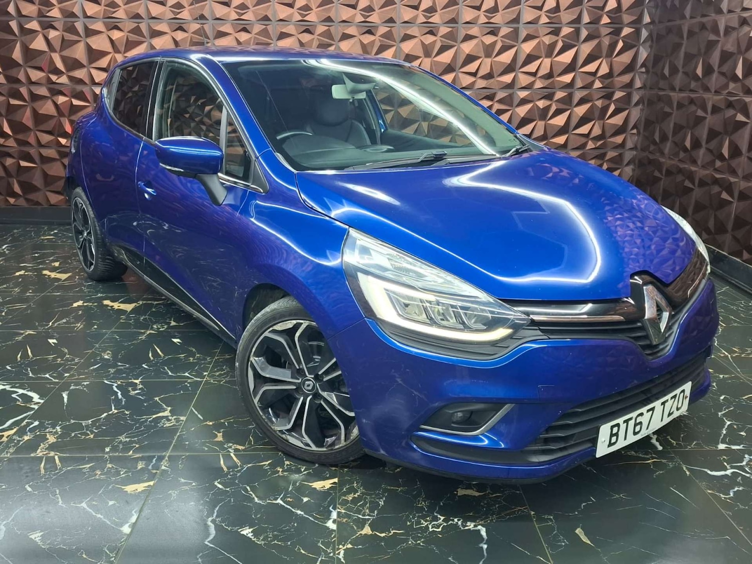 Used Renault Clio 2017 for sale - 76921363: Photo 1