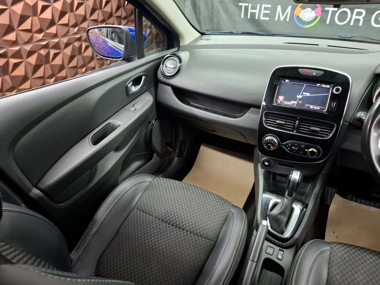 Used Renault Clio 2017 for sale - 76921363: Photo 9