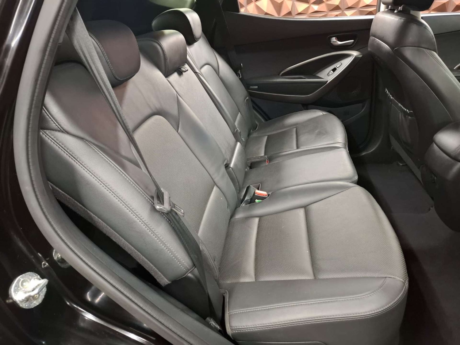 Used Hyundai Santa Fe 2015 for sale - 76921305: Photo 26